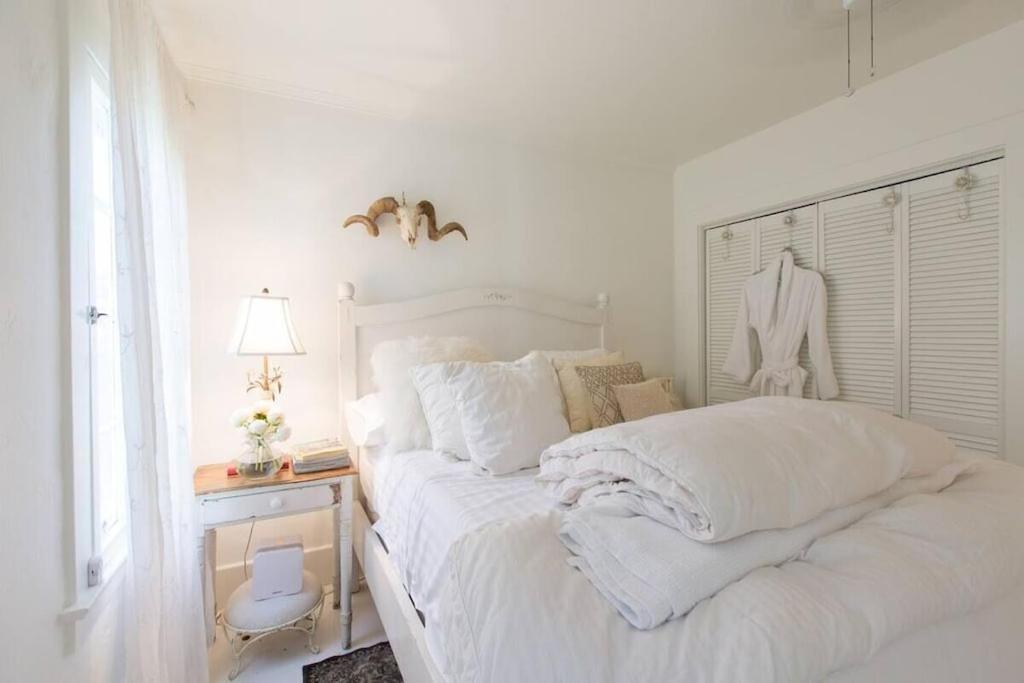 Hébergement de vacances Elegant White Cottage, Venice Beach, California *