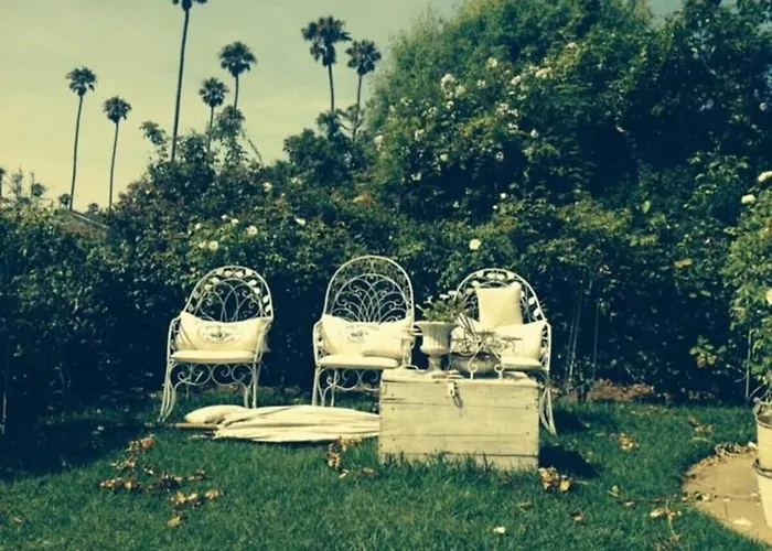 Elegant White Cottage, Venice Beach, California